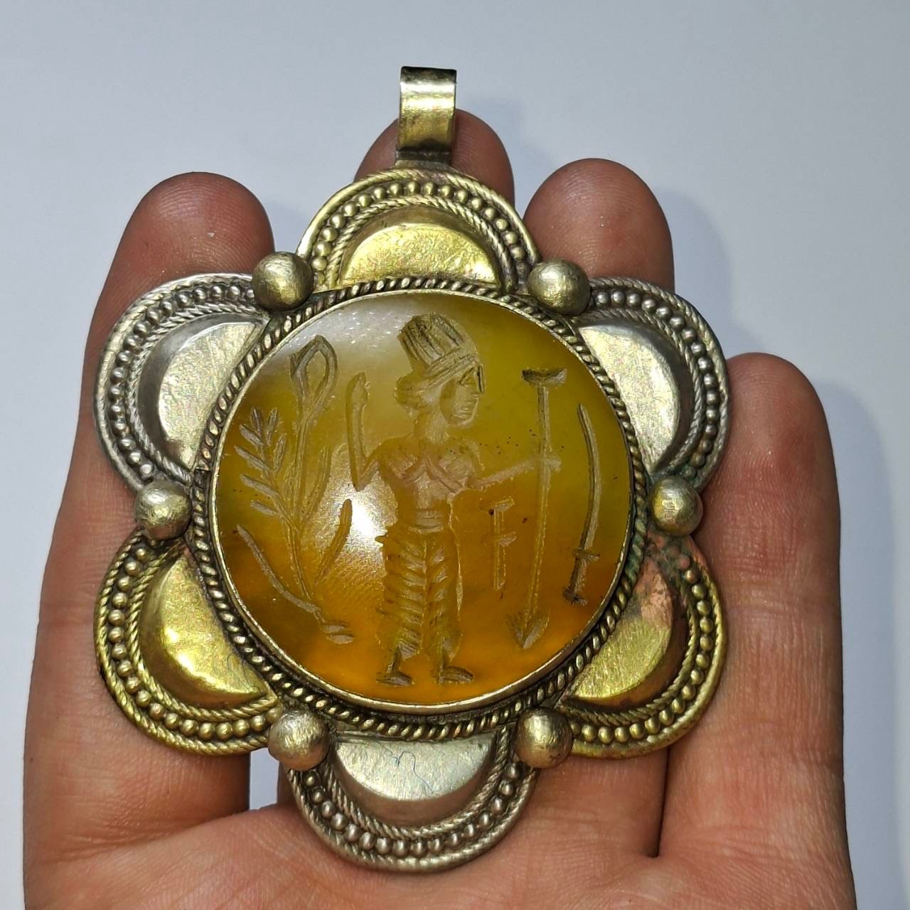 wonderful Ancient Near Eastern Intaglio Agate Stone Brass Pendant