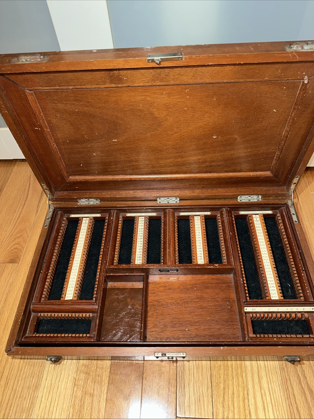 Antique American Optical Co. Mass USA Mahogany Model 30900 Medical Box 1900’s