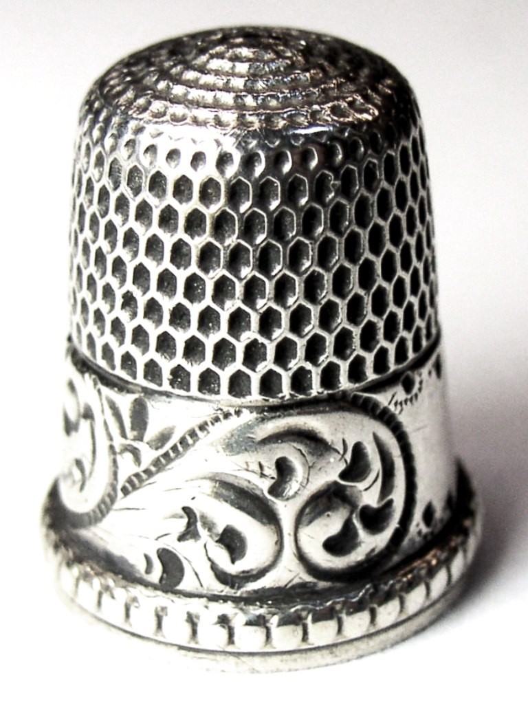 Antique Simons Bros. Sterling Silver Thimble “Chased Running Scrolls” C1890s