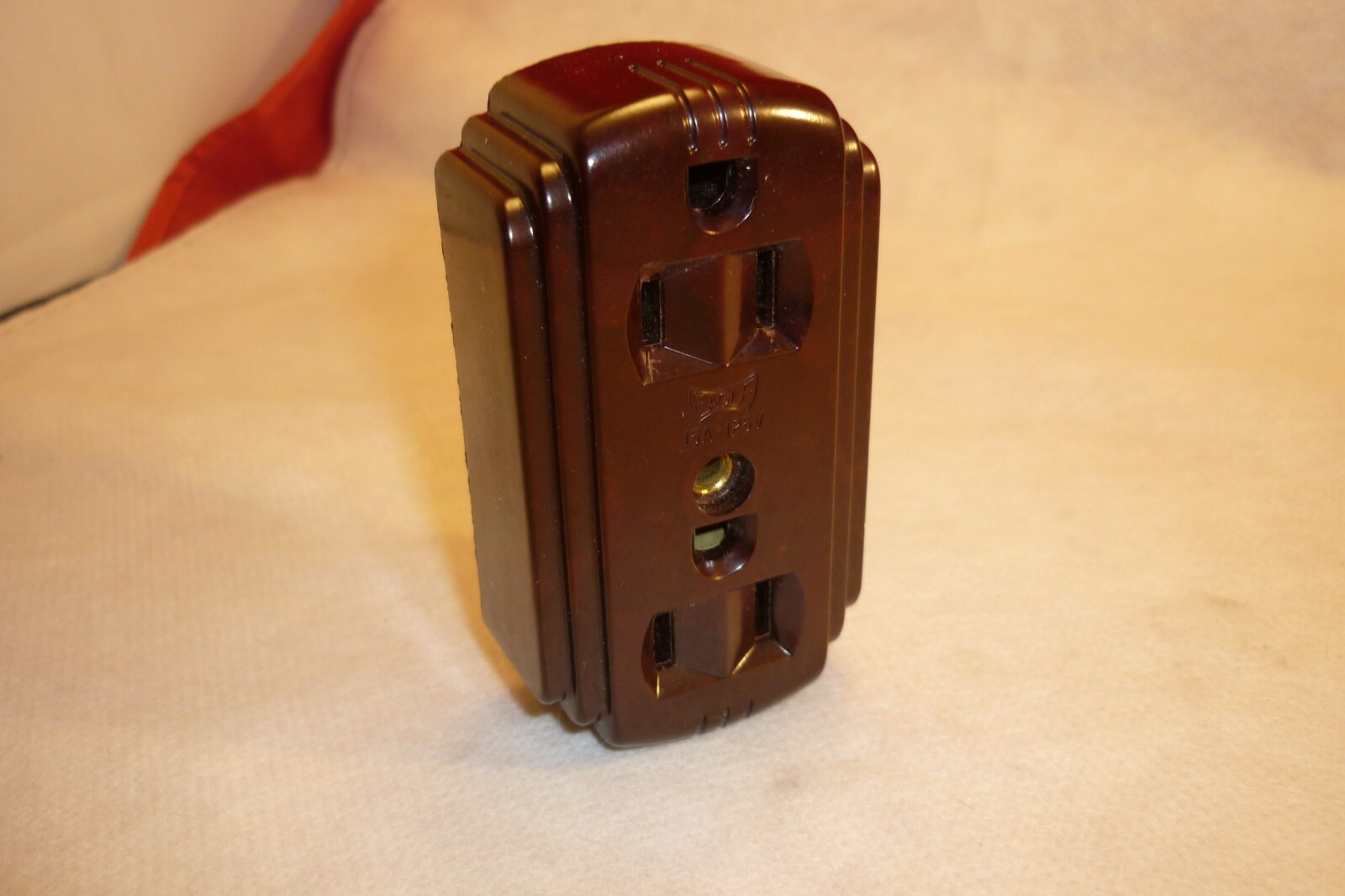 NOS EAGLE ART DECO BAKELITE 3 PRONG OUTLET ADAPTER GROUND 15A RECEPTACLE USA