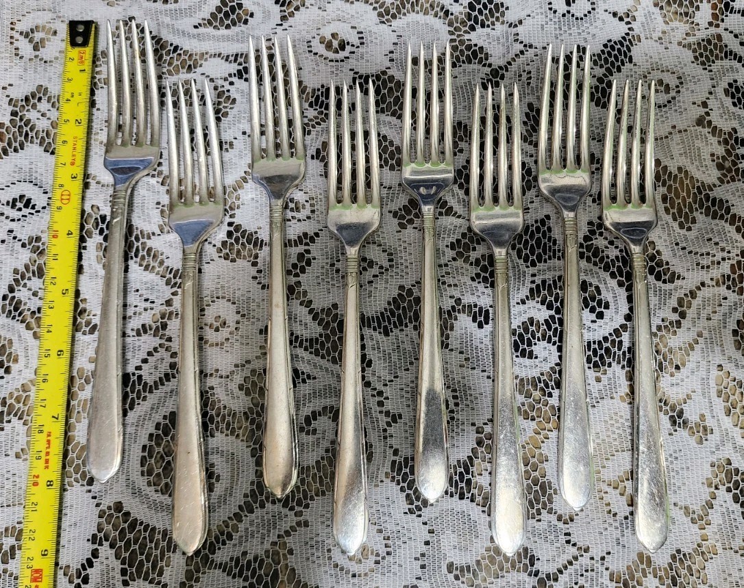 ✅ LOT OF 8 ONEIDA c1935 BERKLEY SQUARE SILVERPLATED “7 3/4” DINNER FORKS 🍽