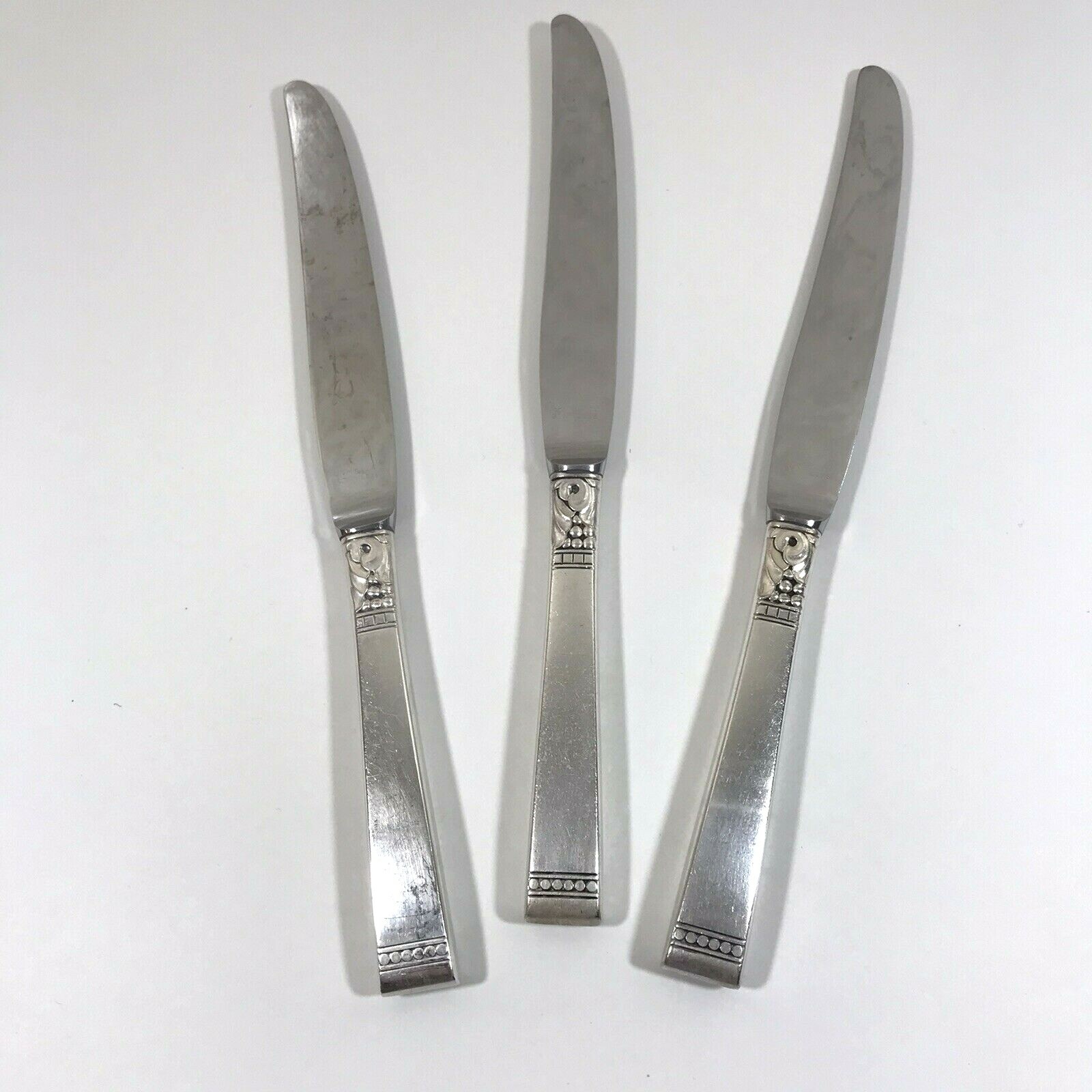 3 Knives Forever Silver Plate Oneida Community Plate Glossy 9 1/2″L Imperfect