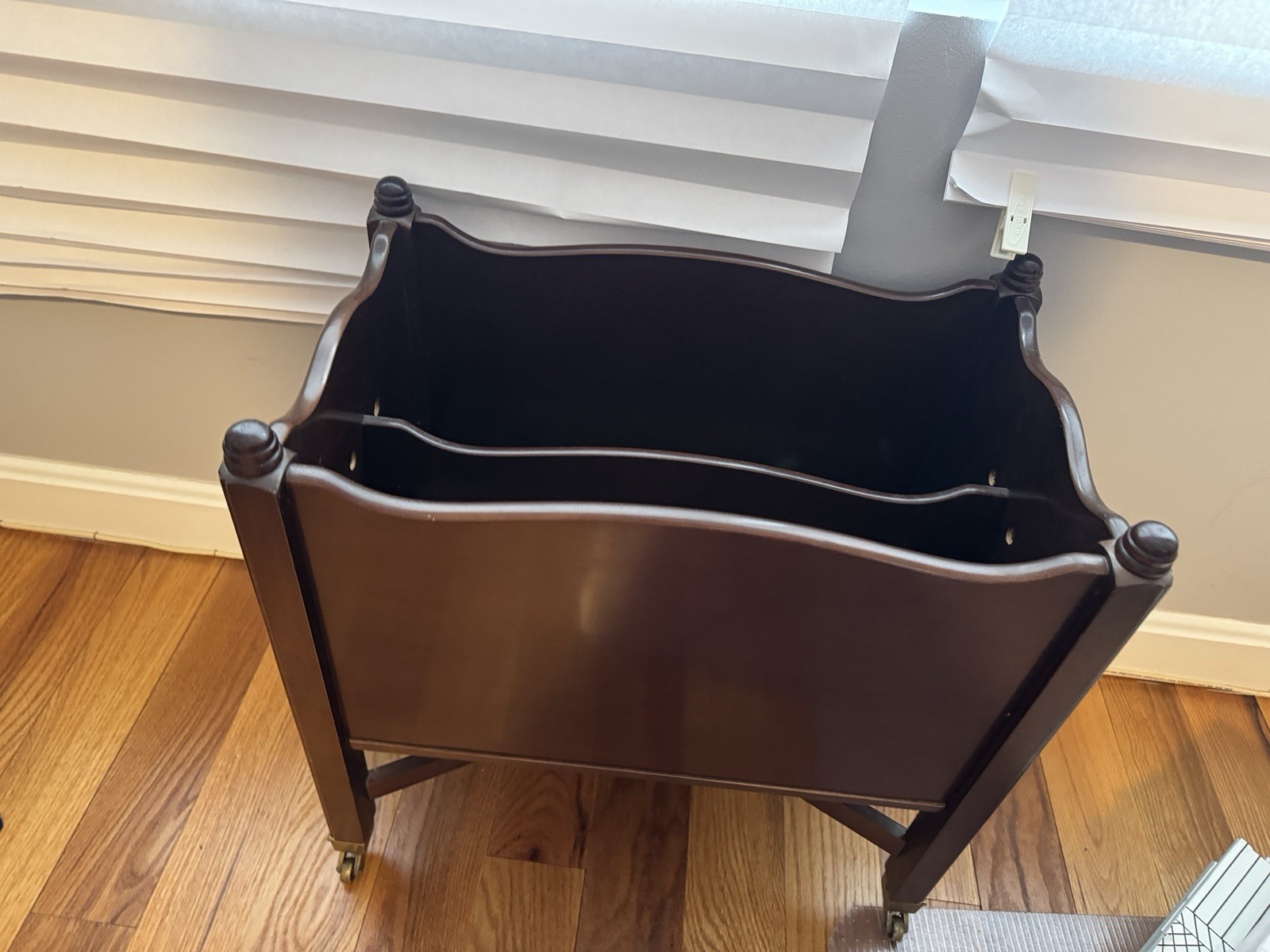 Ethan Allen English Canterbury 70’s Vtg Mahogany Finish Magazine Rack Stand Rare