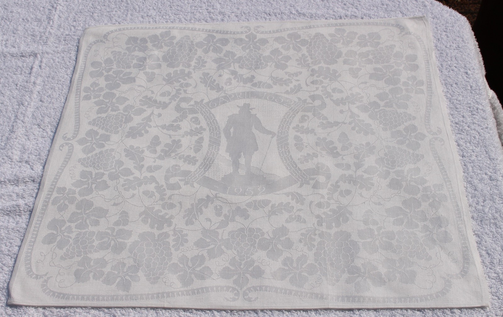 Table cloth & 5 napkins South Africa VOC Cape Town Jan van Riebeek 1652 damask
