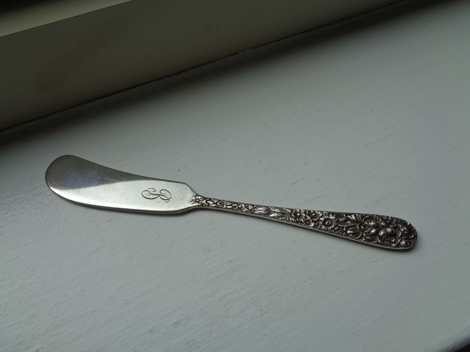 Heavy Stieff Sterling Silver Butter Knife in Repousse Pattern 30g