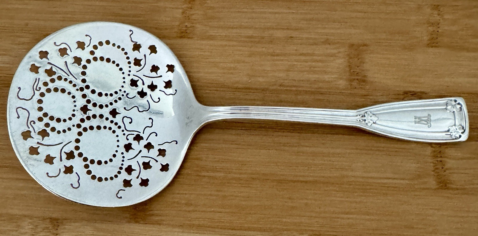 TIFFANY SAINT DUNSTAN PATTERN PIERCED STERLING 7 3/4” TOMATO SERVER C 1910