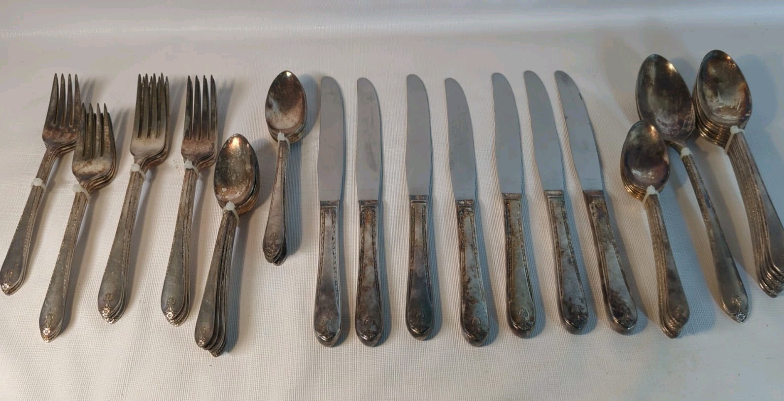 WM Rogers & Son IS Exquisite Silverware Flatware 48 pieces Just Needs Polish Vtg