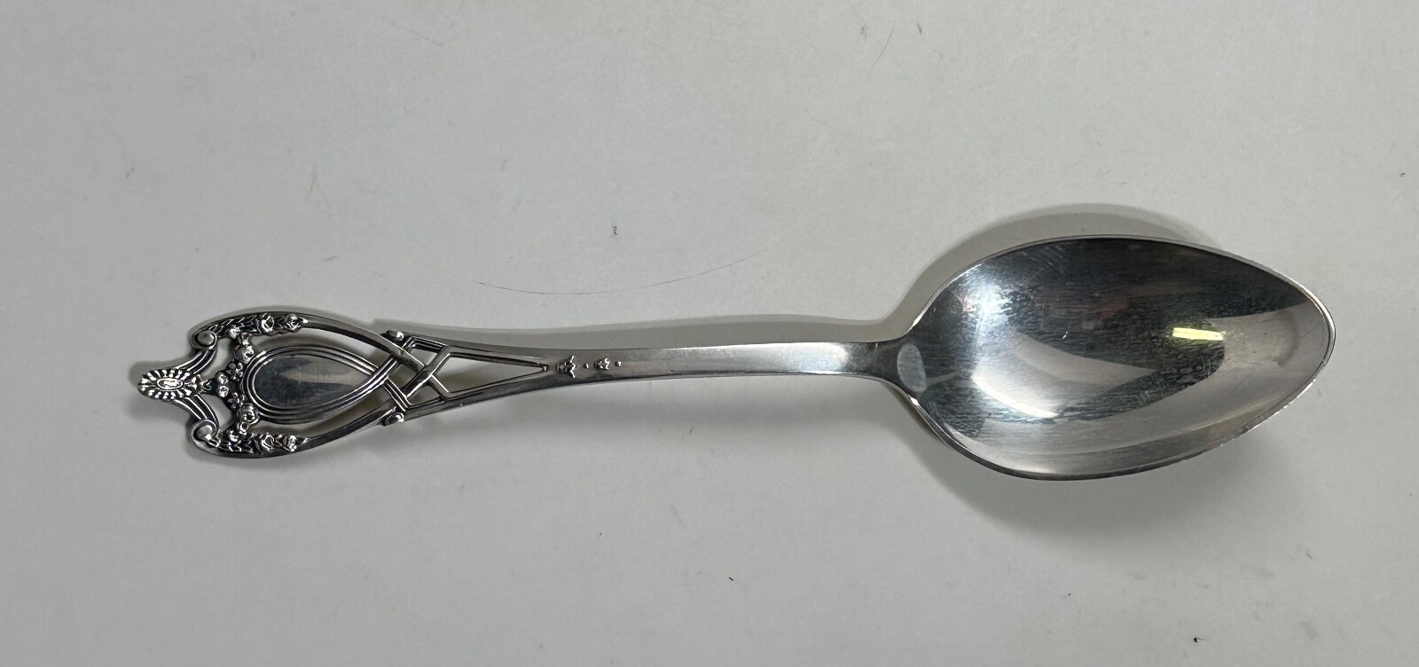 Rogers, Lunt & Bowlin – Monticello Sterling Silver Flatware 5 3/4″ Teaspoon 1 pc