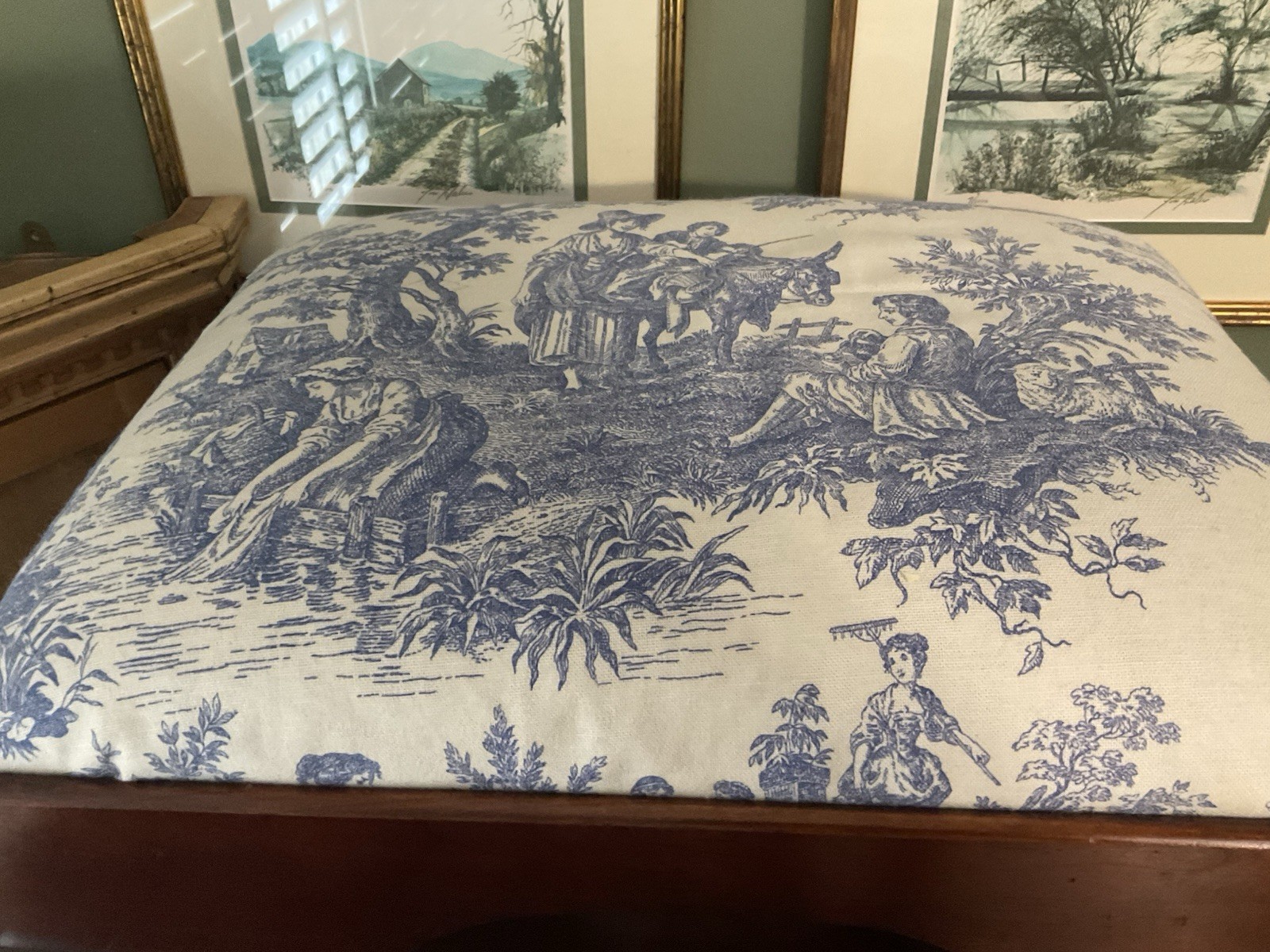Null Queen Anne Footstool