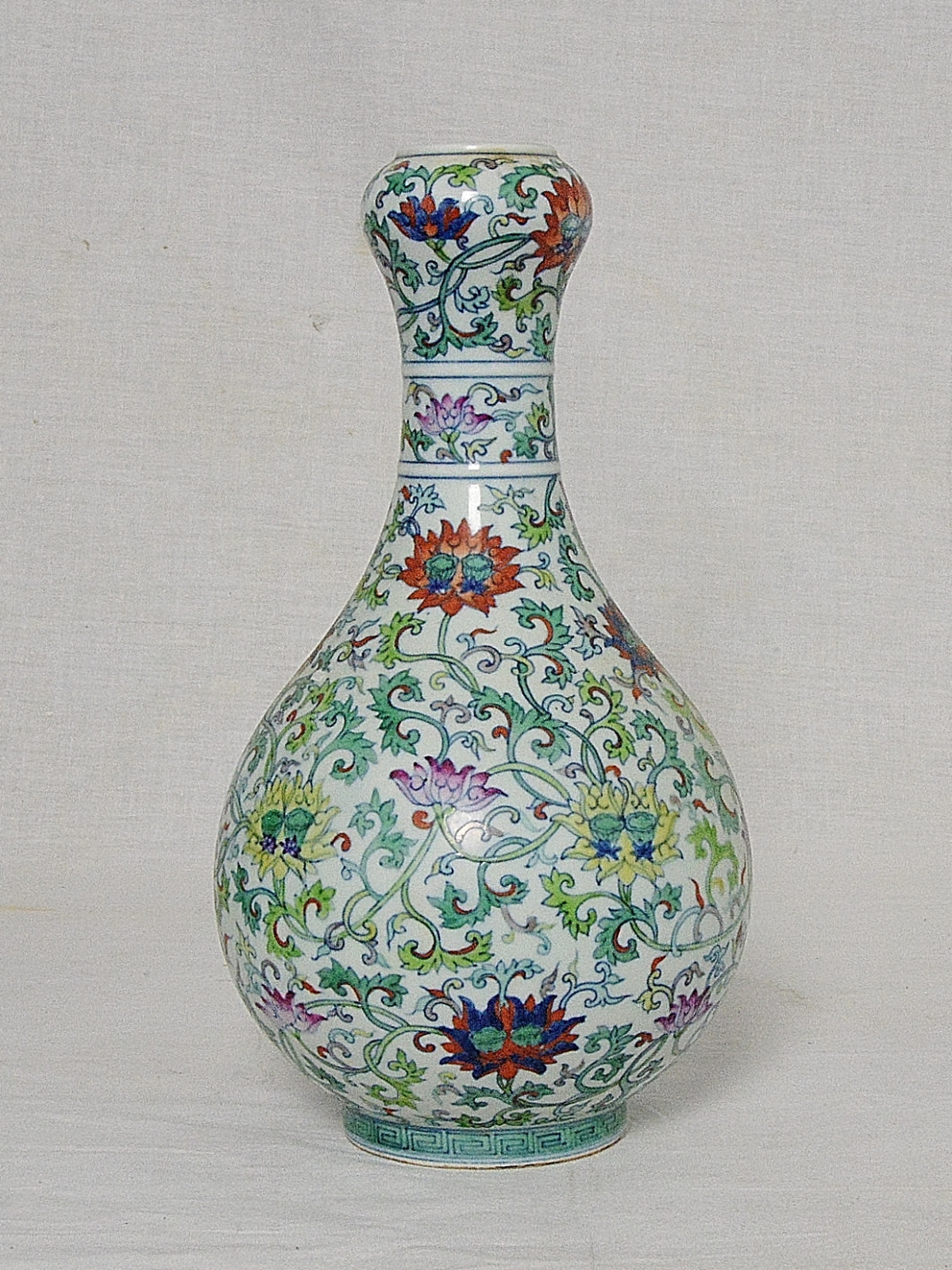 Chinese Dou-Cai Porcelain Garlic Shape Vase With Mark M2468