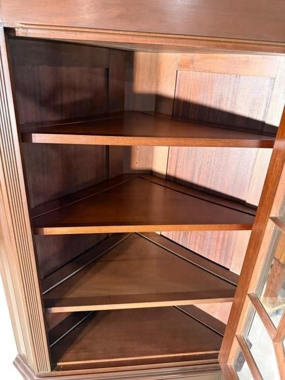 BIGGS SOLID MAHOGANY COLONIAL CORNER CABINET