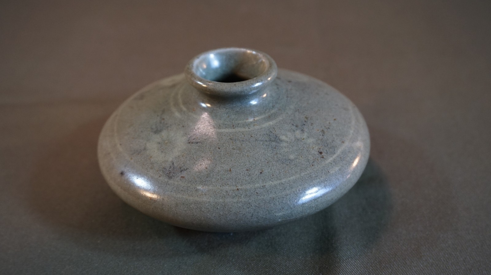 Very Fine Early 1900 ~ 1920’s Korean Green Crackle Glazed Celadon Oil Jar