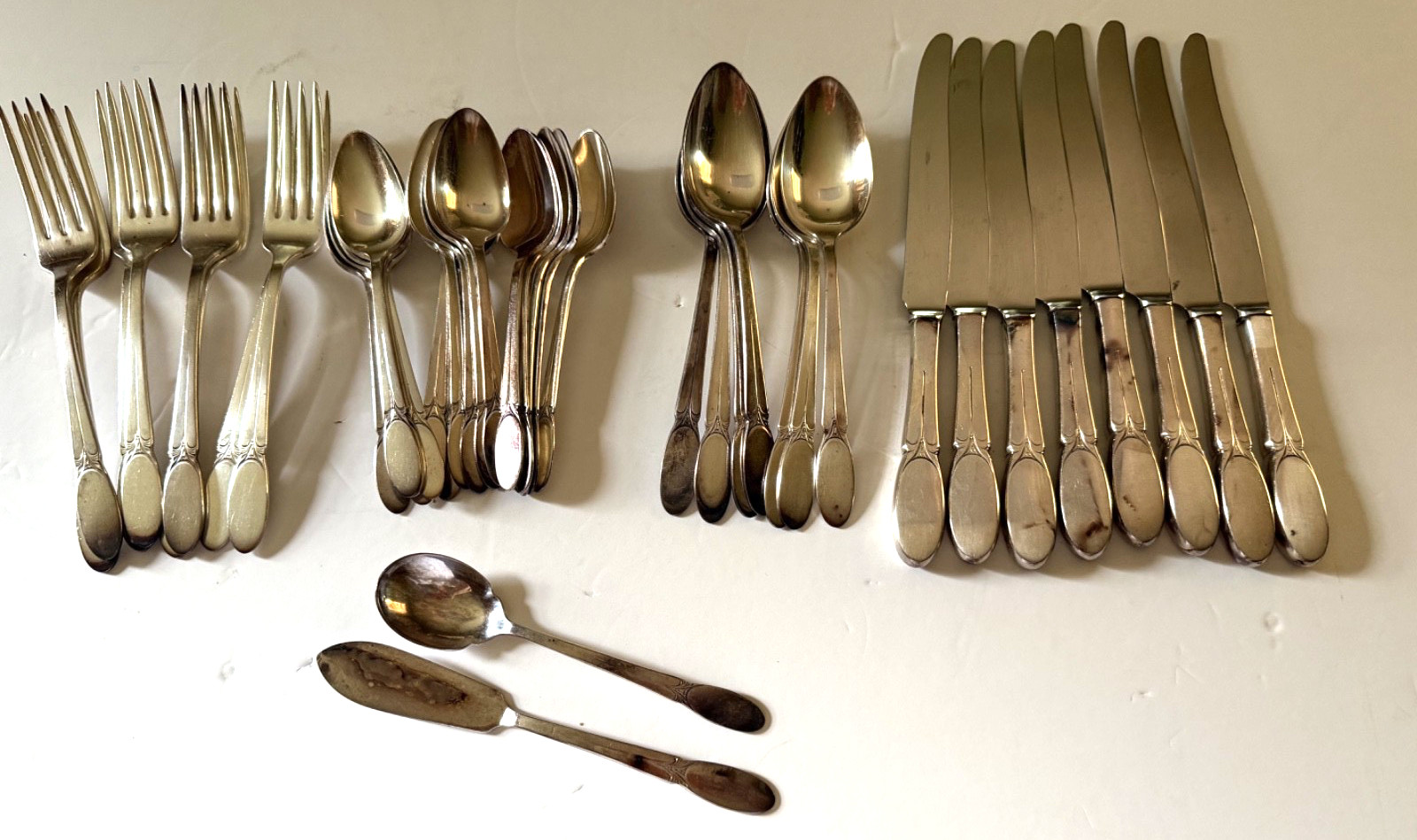 WM ROGERS INTERNATIONAL 41-PC SILVERPLATED FLATWARE SET..SYLVIA..1934