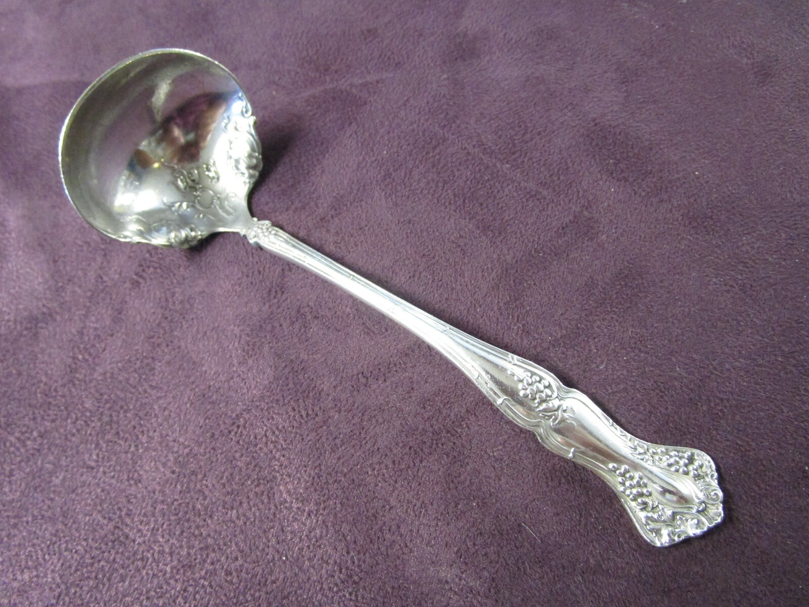 VINTAGE Silverplate Cream or Sauce Ladle Rogers 1904 No Monogram bw
