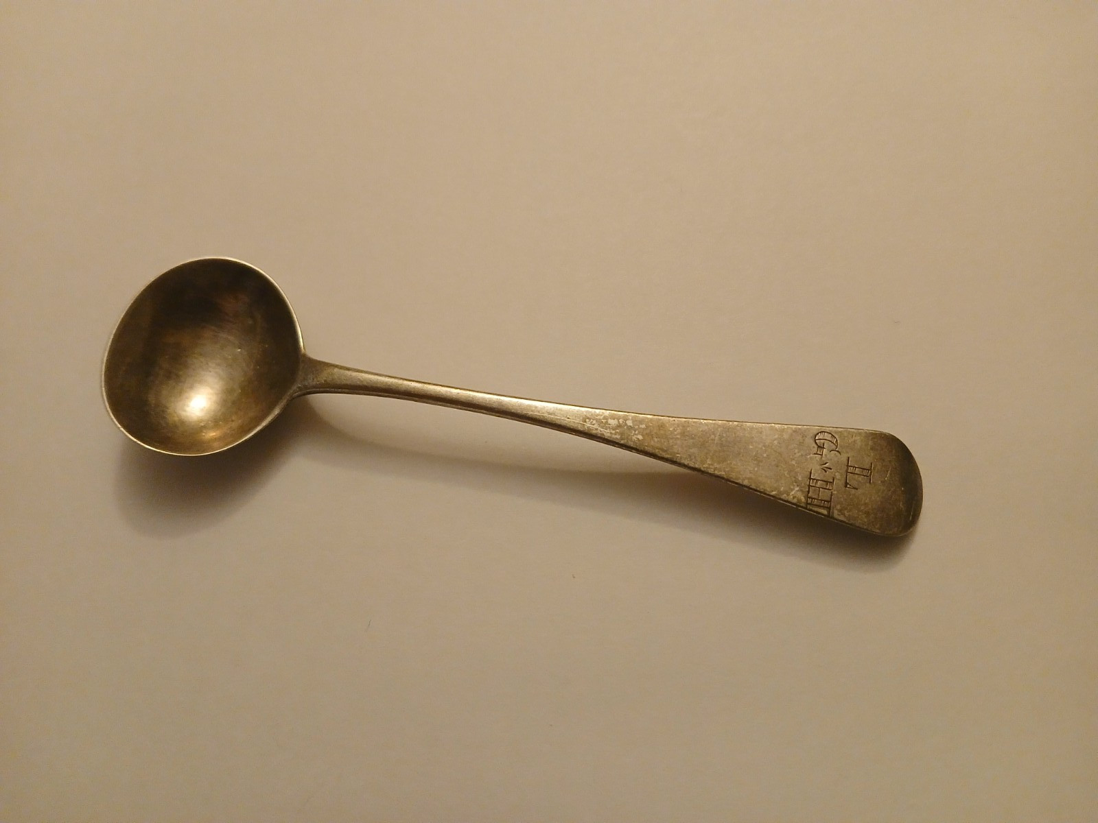 ANTIQUE VICTORIAN ERA BRITISH STERLING SMALL SPOON.
