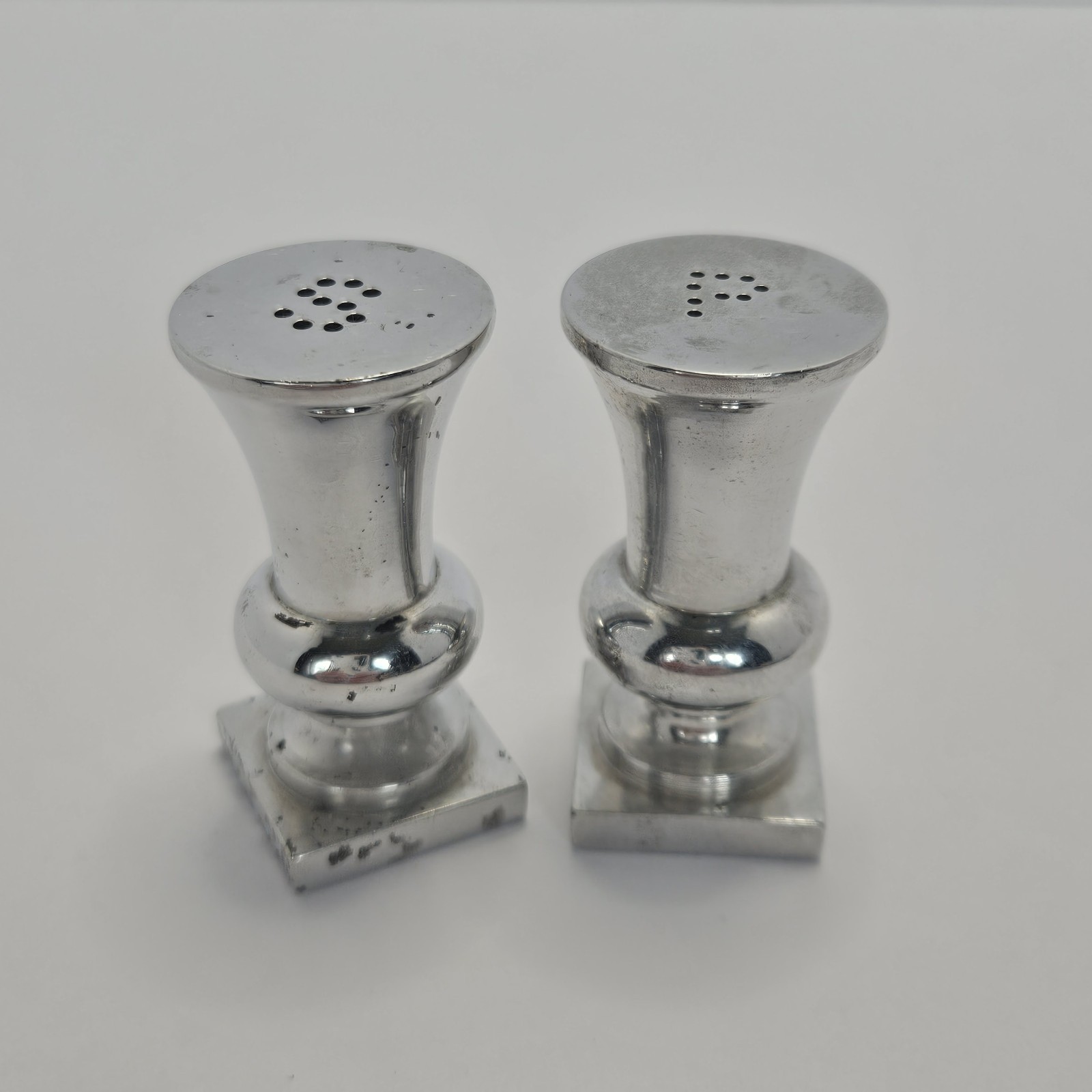 Vintage MCM American Art Deco Silver Plated Small Salt & Pepper Shaker Unbranded