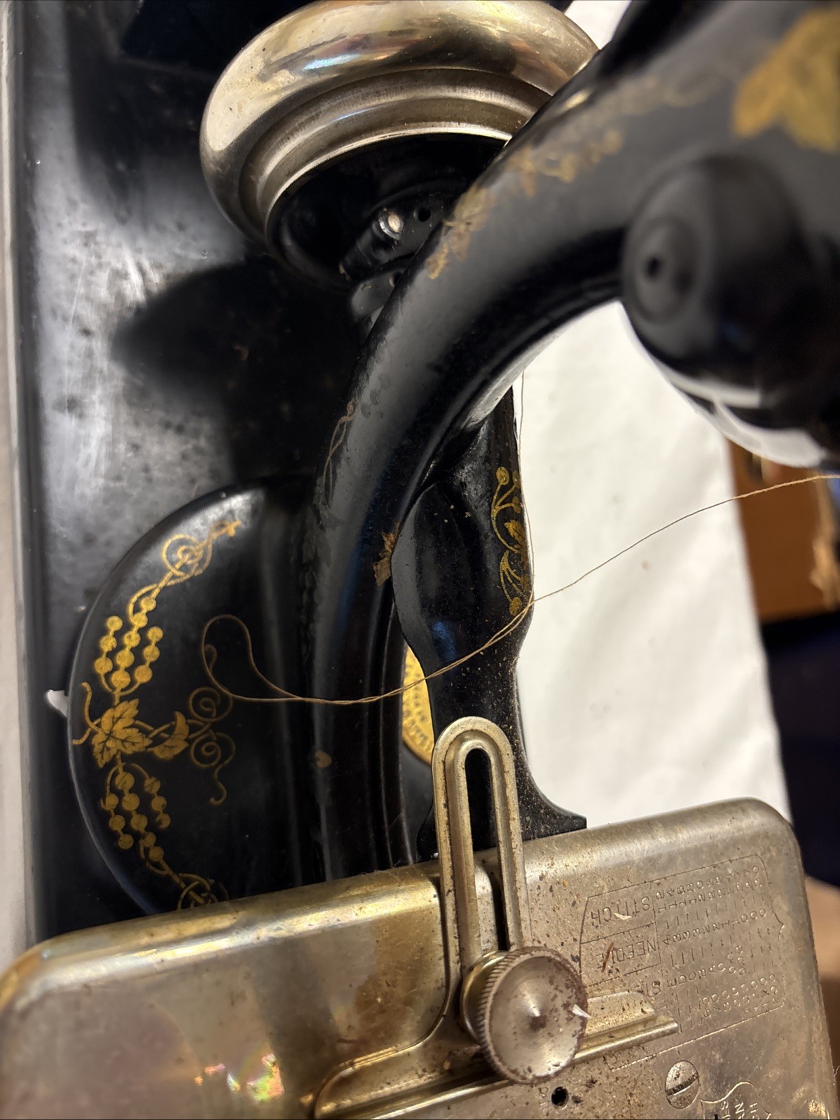 Antique Willcox & Gibbs Sewing Machine – Works – Includes Case, Pedal; Stitcher
