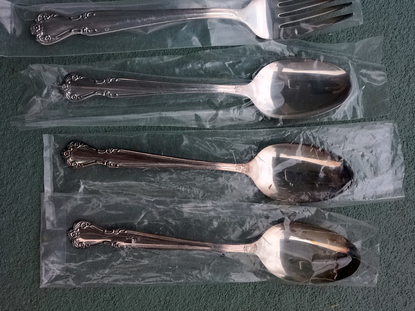 15 Pc 1952 Rogers & Bros Reinforced Plate IS Daybreak Elegant Lady flatware NEW