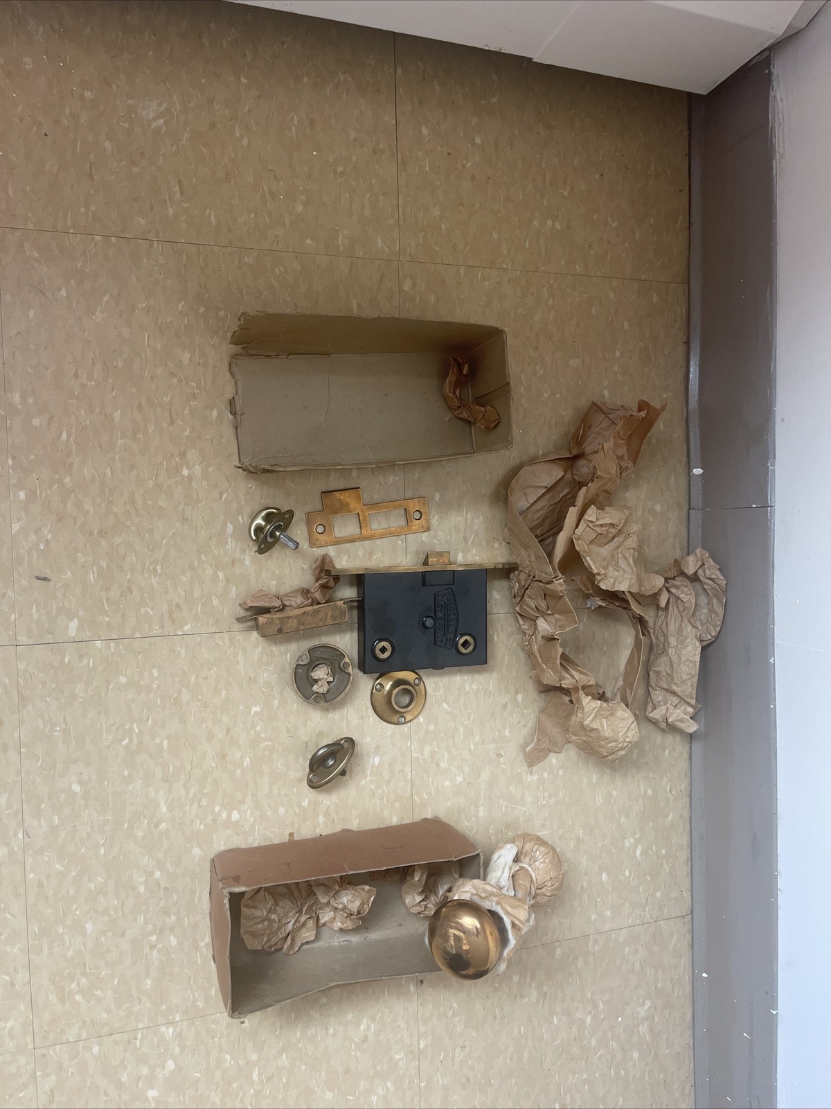 SARGEN￼T&CO Easy Spring, Complete Door, Lock Door Knobs And Original Screws
