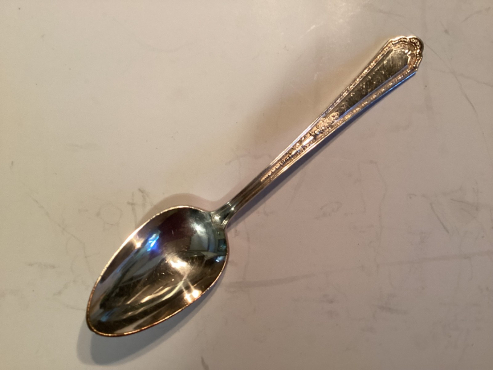 6 – Tea spoons – Holmes Edwards 1925 Silver Inlaid Super Plate “Romance”