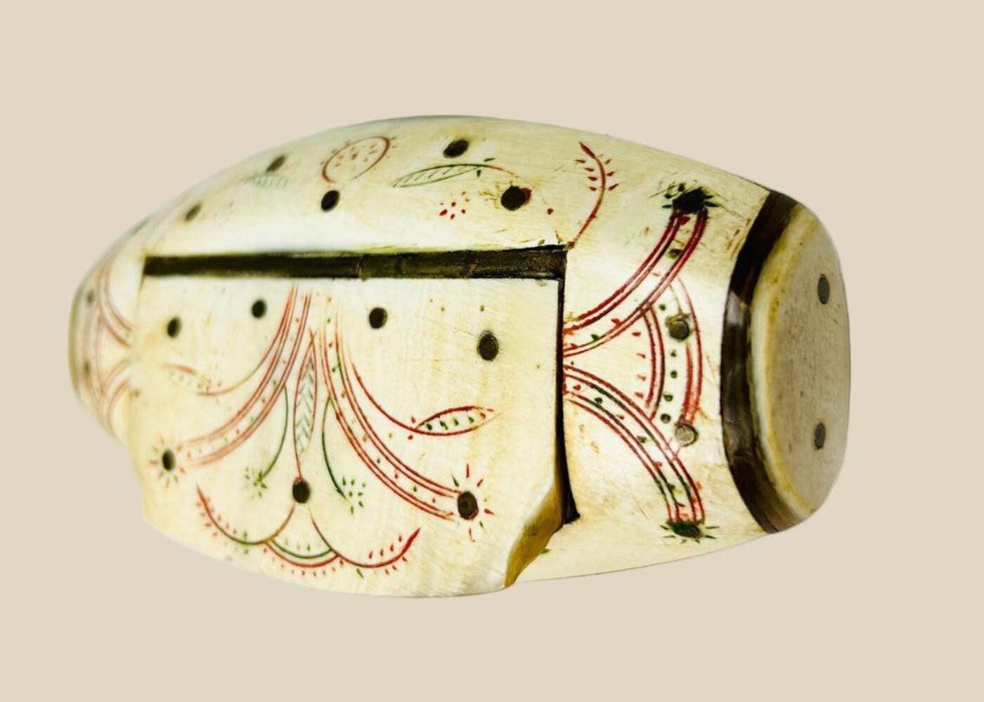 Napoleonic Era Prisoner-of-War Snuff Box with Polychrome Engraving | Circa 1793–