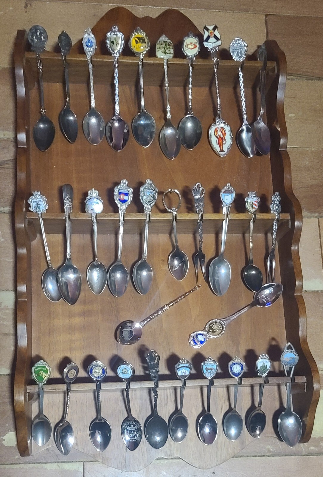 30 Souvenir Spoon Display Cherry Wood Holder Wall Rack , No Door.