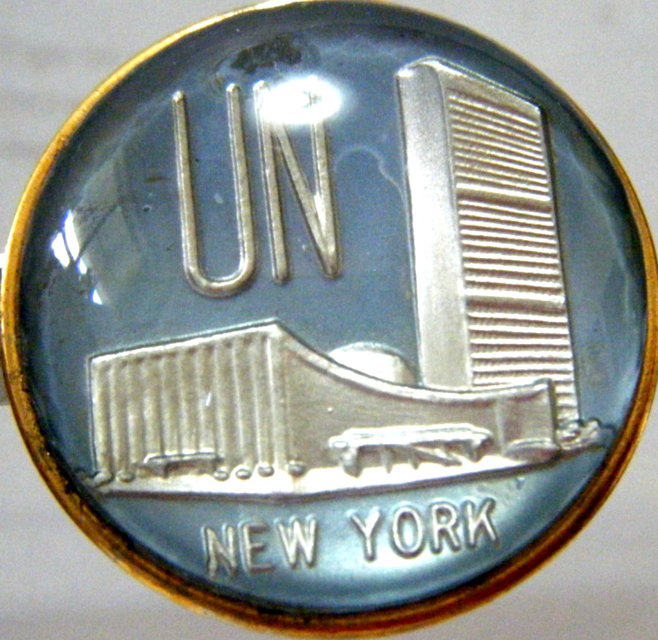 Antique Button Depicting United Nations Headquarters in NY metal shank 1.1/.4″