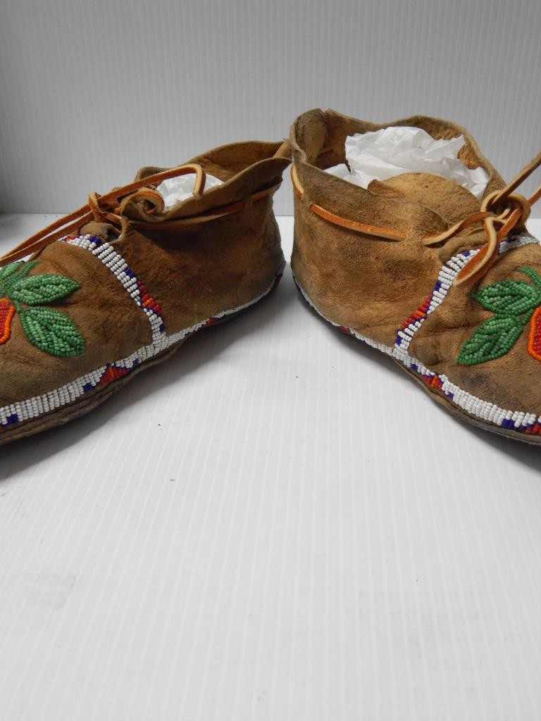ANTIQUE c.1900-20s MONTANA CROW INDIAN FLORAL BEADED MOCCASINS – xlnt condition