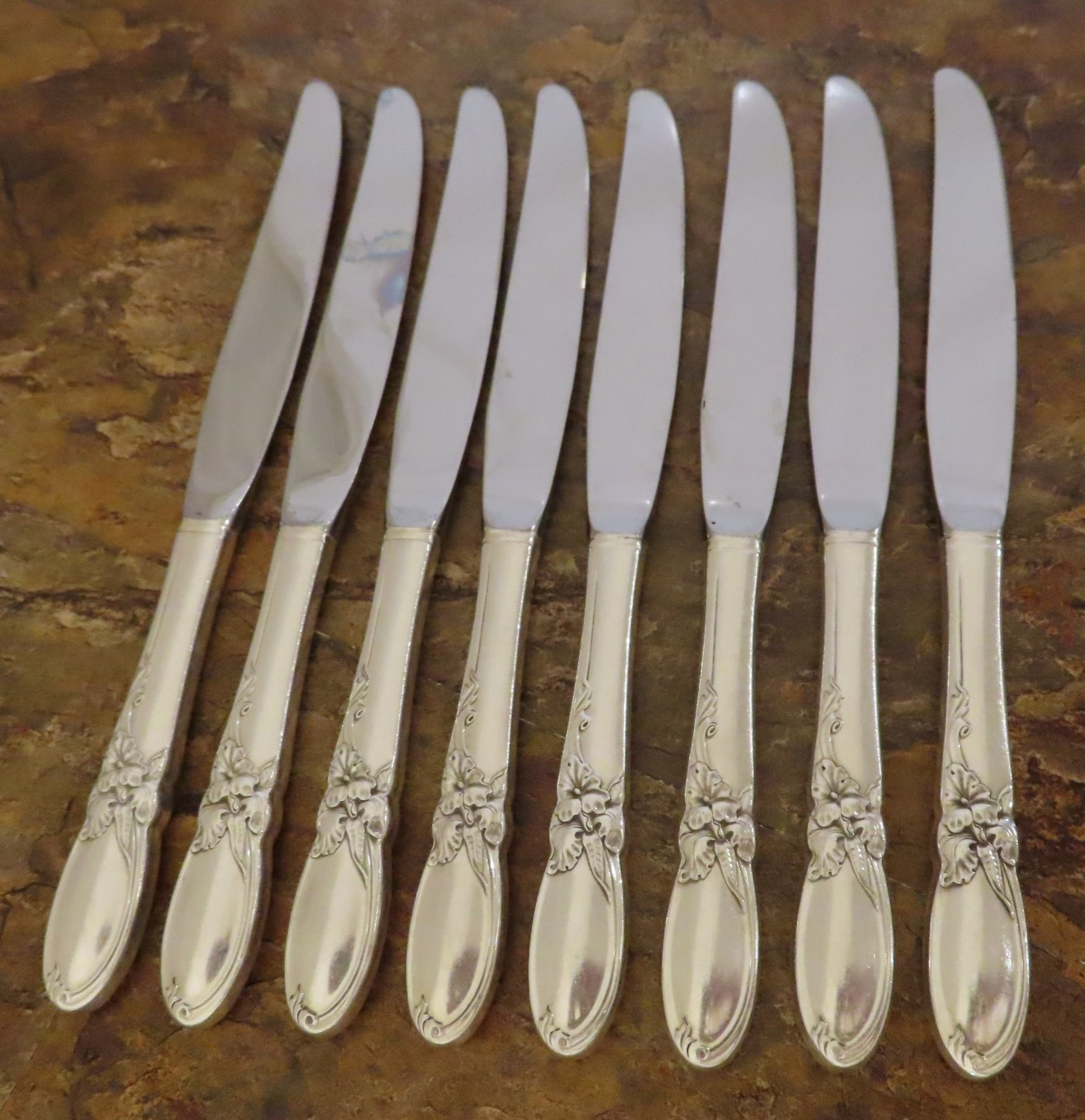 Oneida White Orchid Set 8 Dinner Knives Community Vtg Silverplate Flatware Lot A