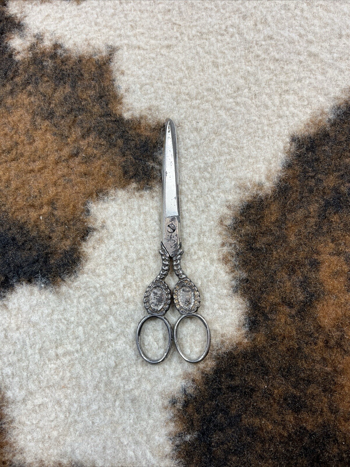 CORONATION SEWING SCISSORS King Edward VII Queen Alexandra Solingen P.G Souvenir
