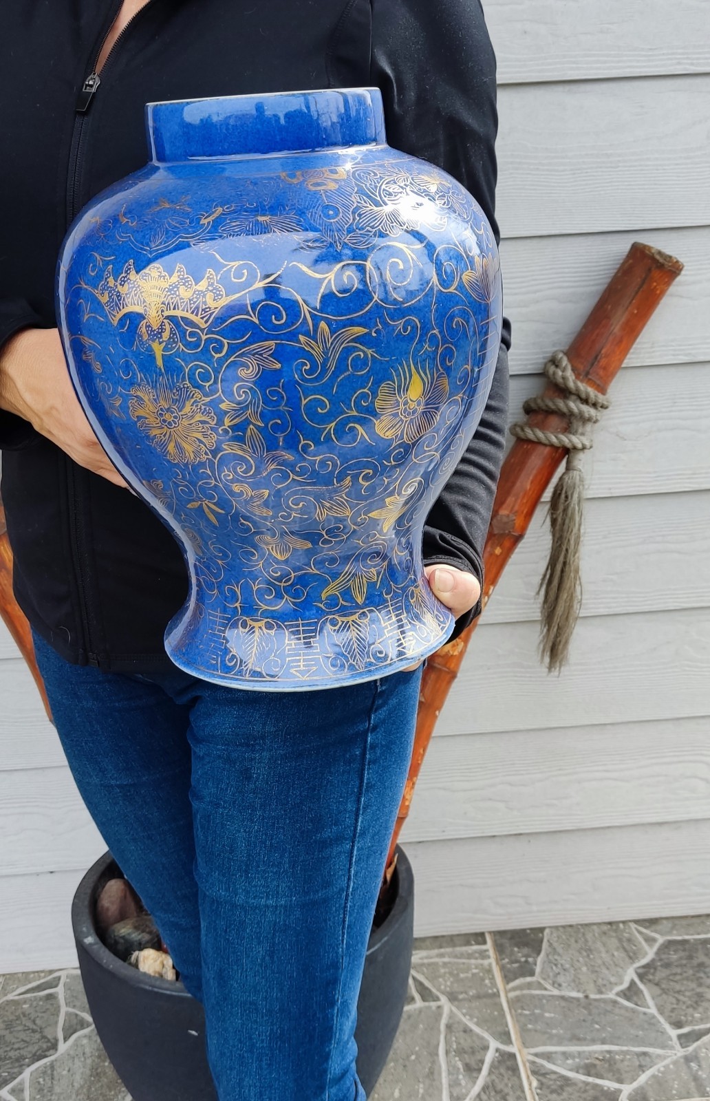 Large Chinese Kangxi Powder Blue Vase w/ Gilt Paintings 12 1/4″