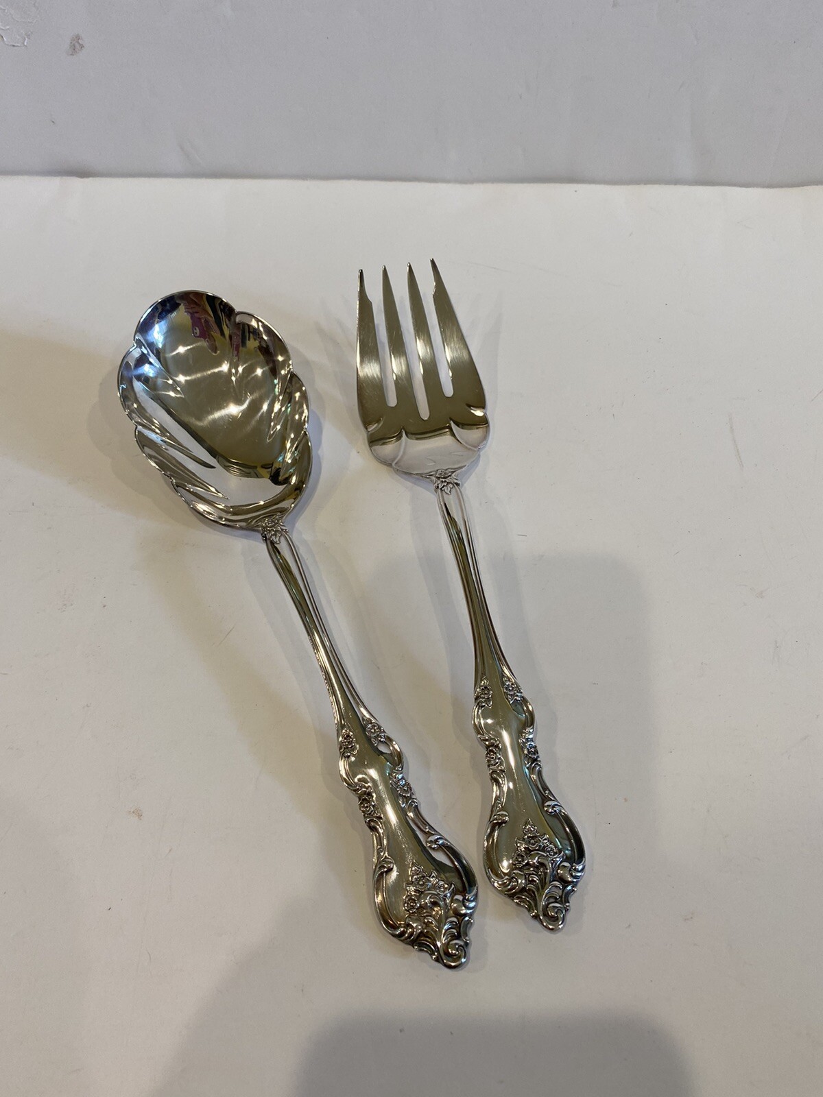 International Deepsilver ORLEANS Shell Casserole Spoon & Meat Fork 9″ Serving