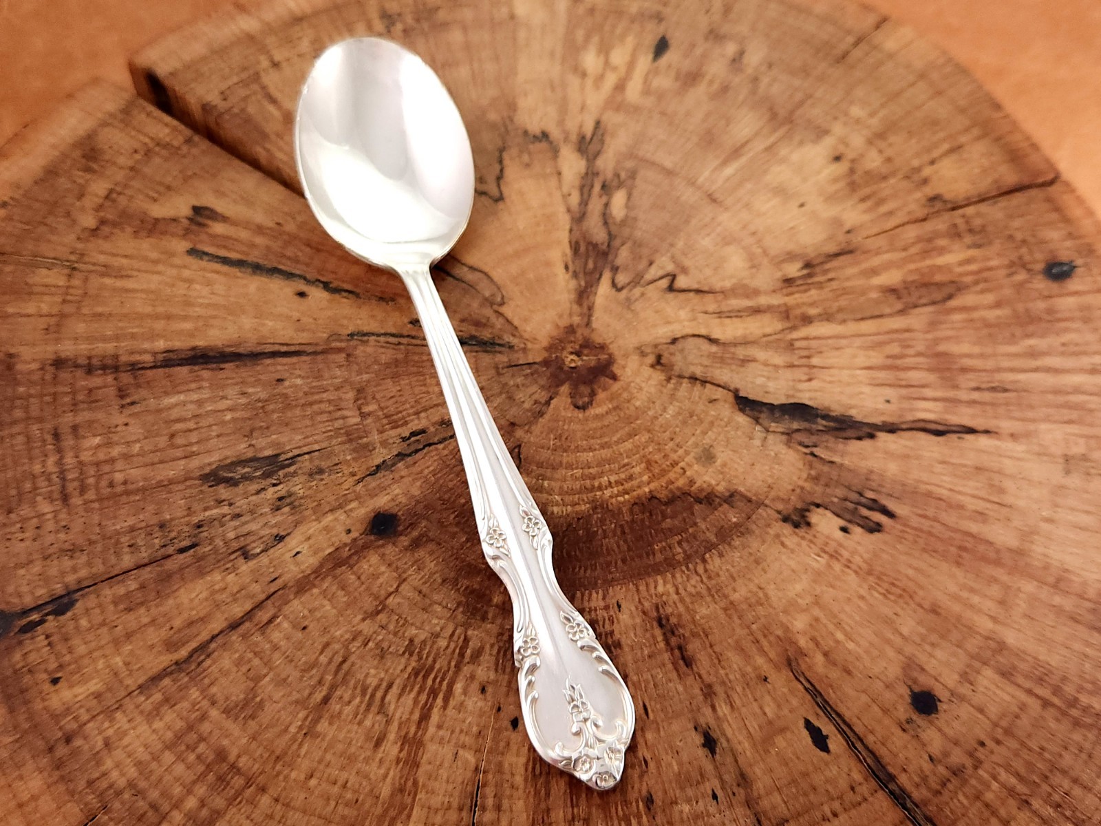 Rogers & Bro. Silver Plated Adoration VTG 6″ Teaspoons and Butter Knife – 1930
