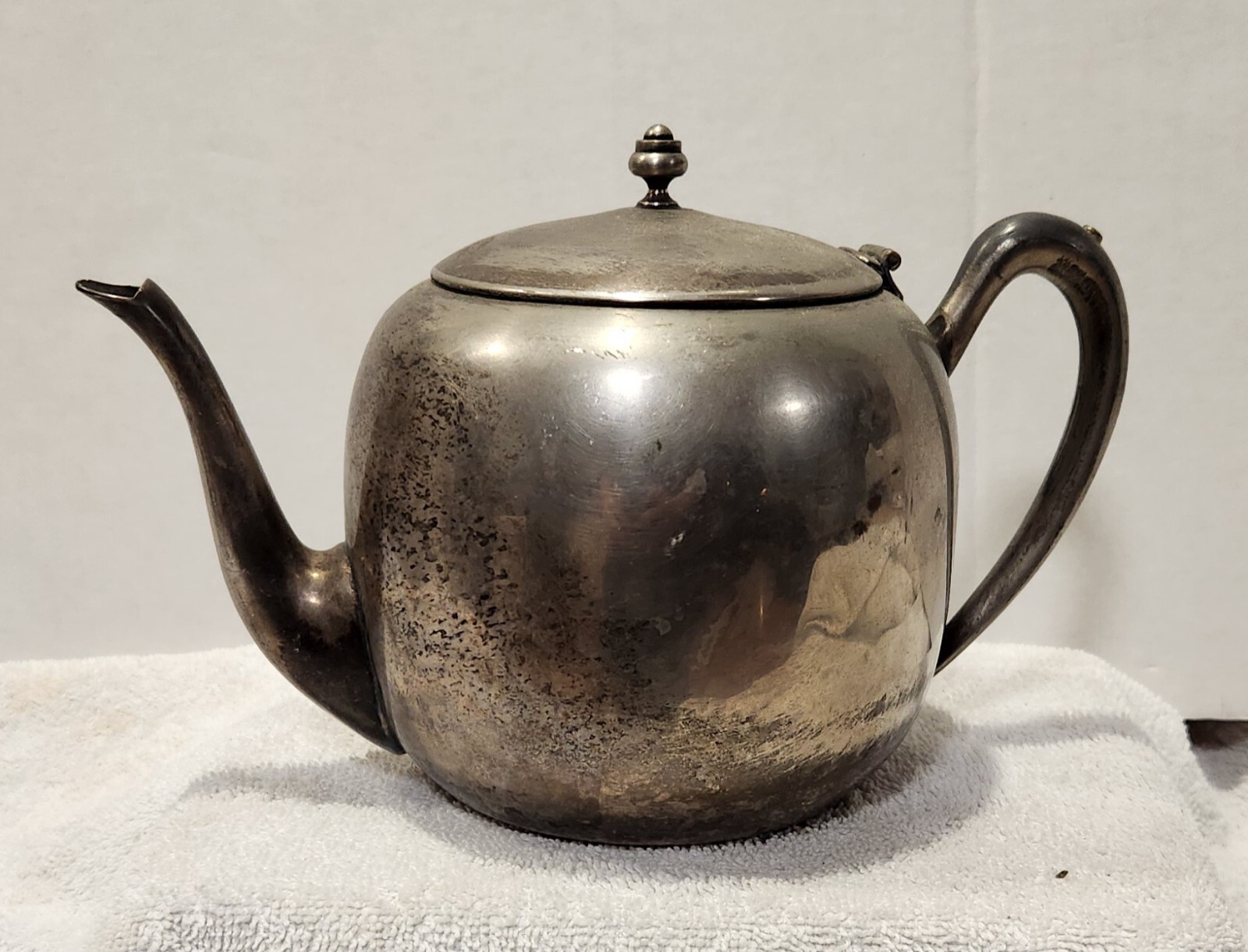 VINTAGE KEYSTONEWARE TEAPOT