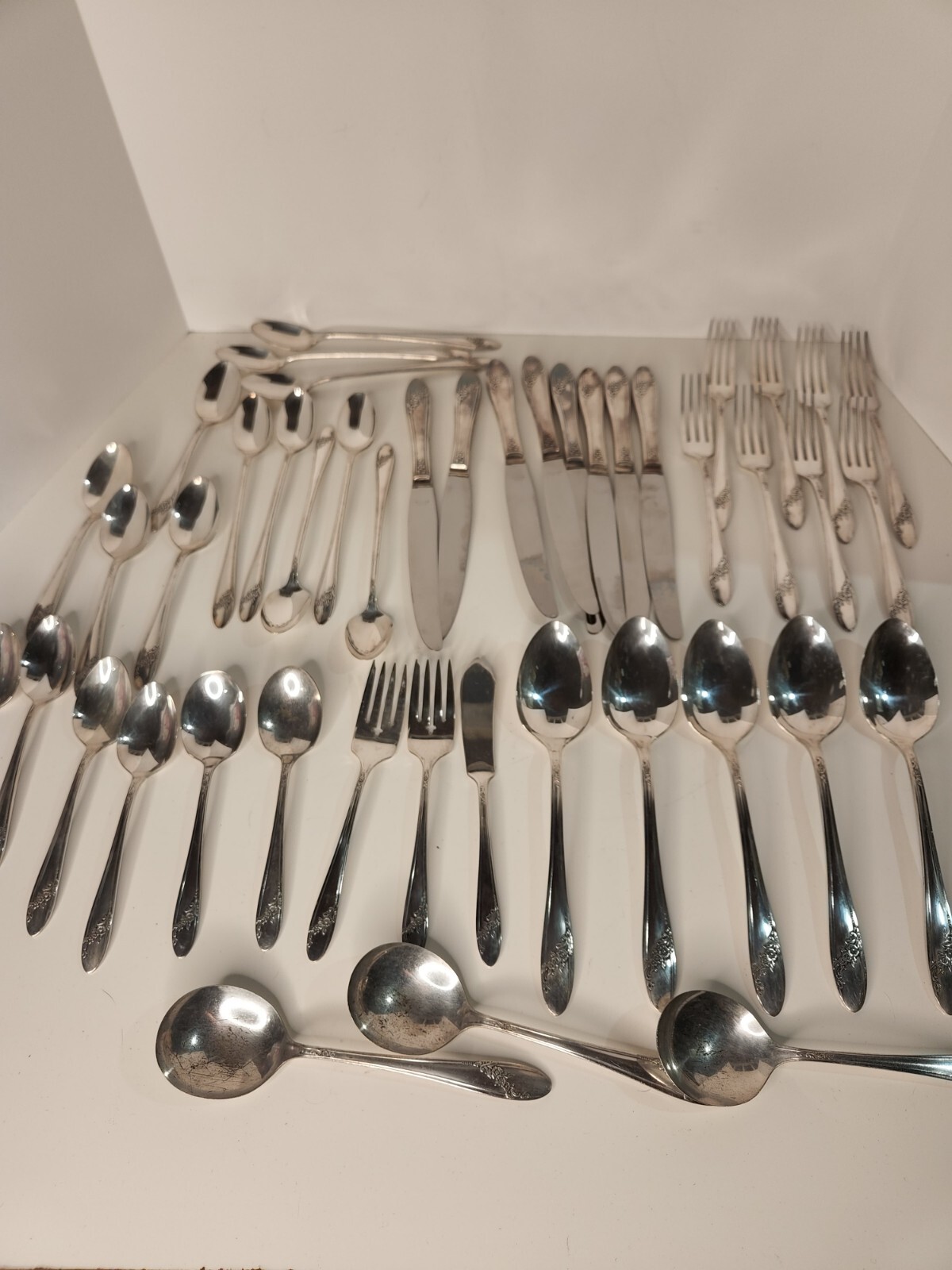 Tudor Plate By Oneida Community Silversmiths 45pc