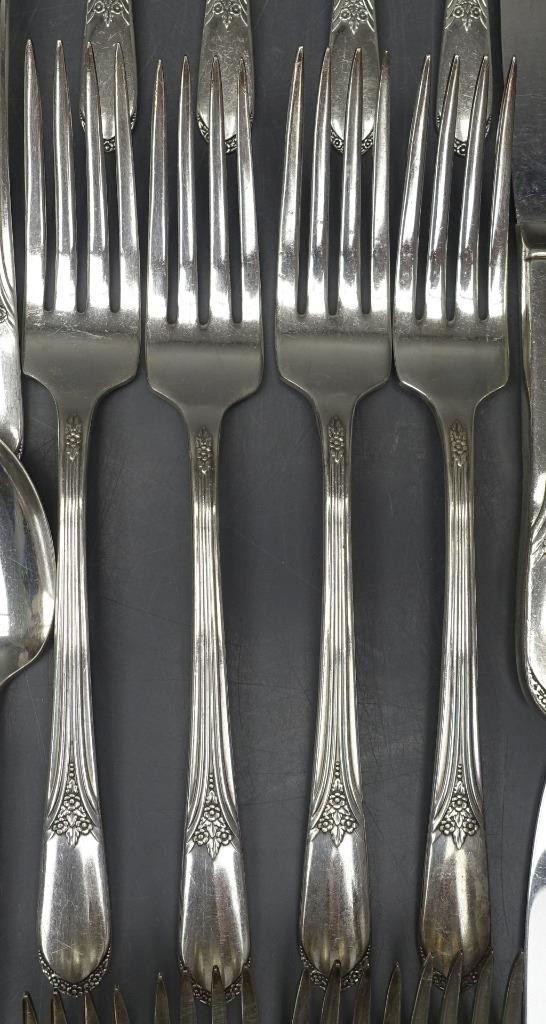 FLATWARE 66pc W.M. ROGERS silverplate Mary Lou (1938) service 8 +EXTRAS +SERVING
