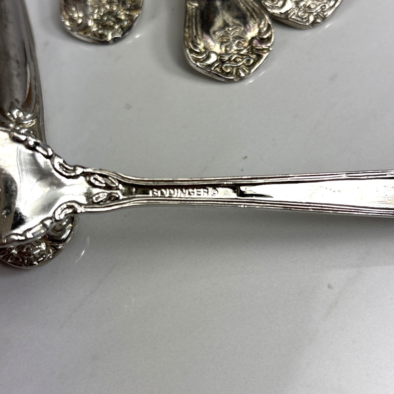 Godinger Silver -Plated Flatware Grand Master 27 pieces Fleur-De-Lis