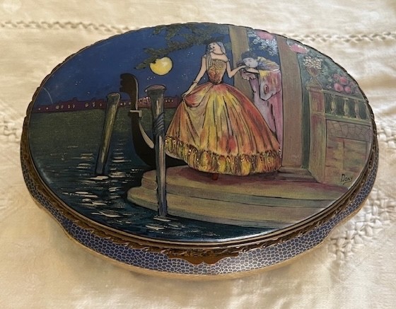 STUNNING LIMOGES FRANCE (PERLAM) OVAL TRINKET / JEWELRY BOX W/LATCH & ORMOLU(?)