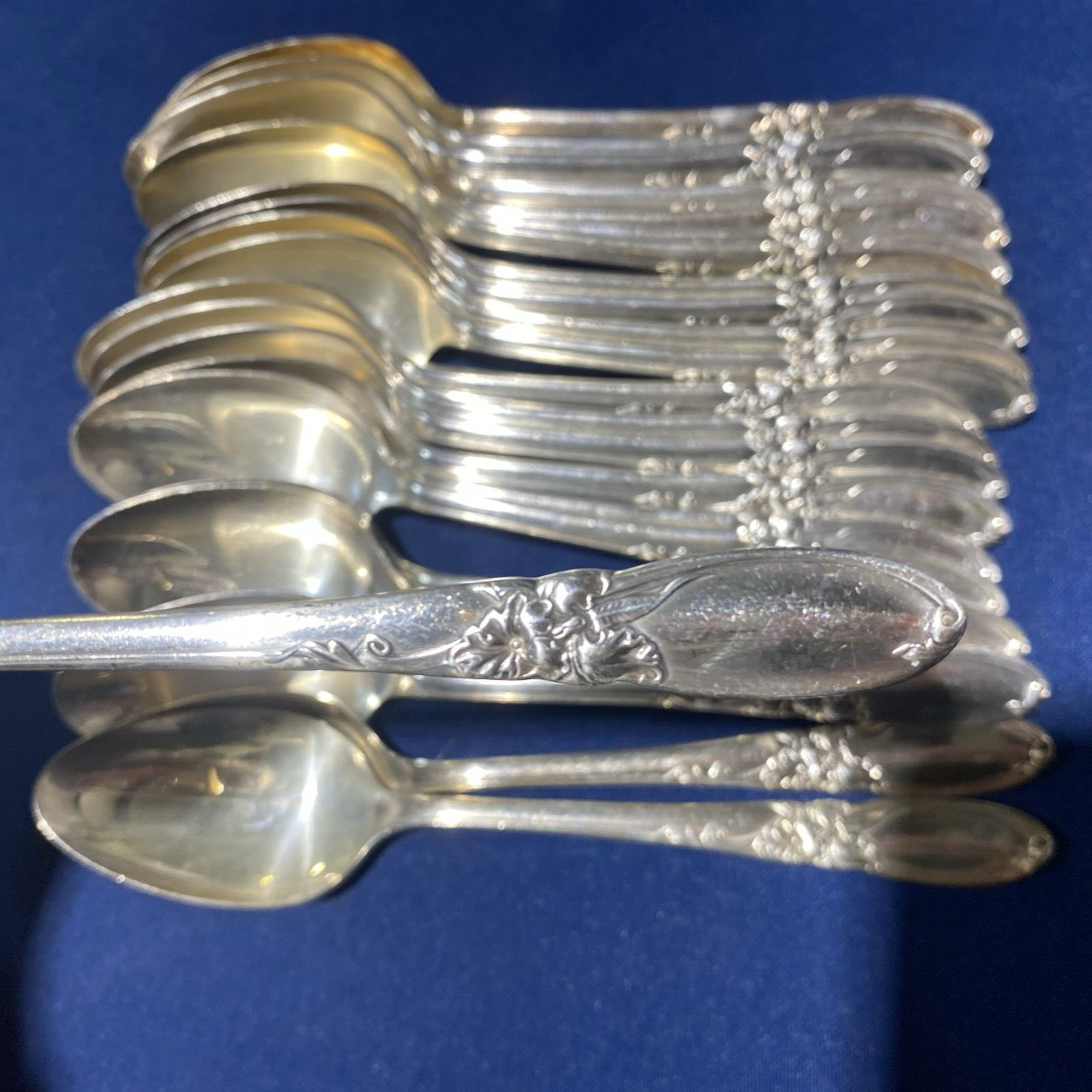 22 WHITE ORCHID Silverplated 6 1/8″ TEASPOONS by Community No Monogram