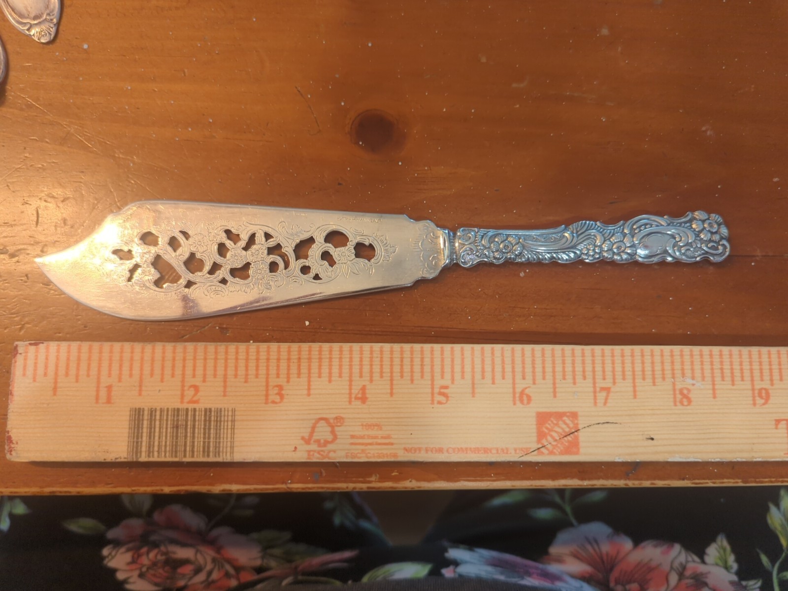 A B NILS JOHAN SWEDEN – 9″ ORNATE PIERCED FISH KNIFE – SILVER PLATE