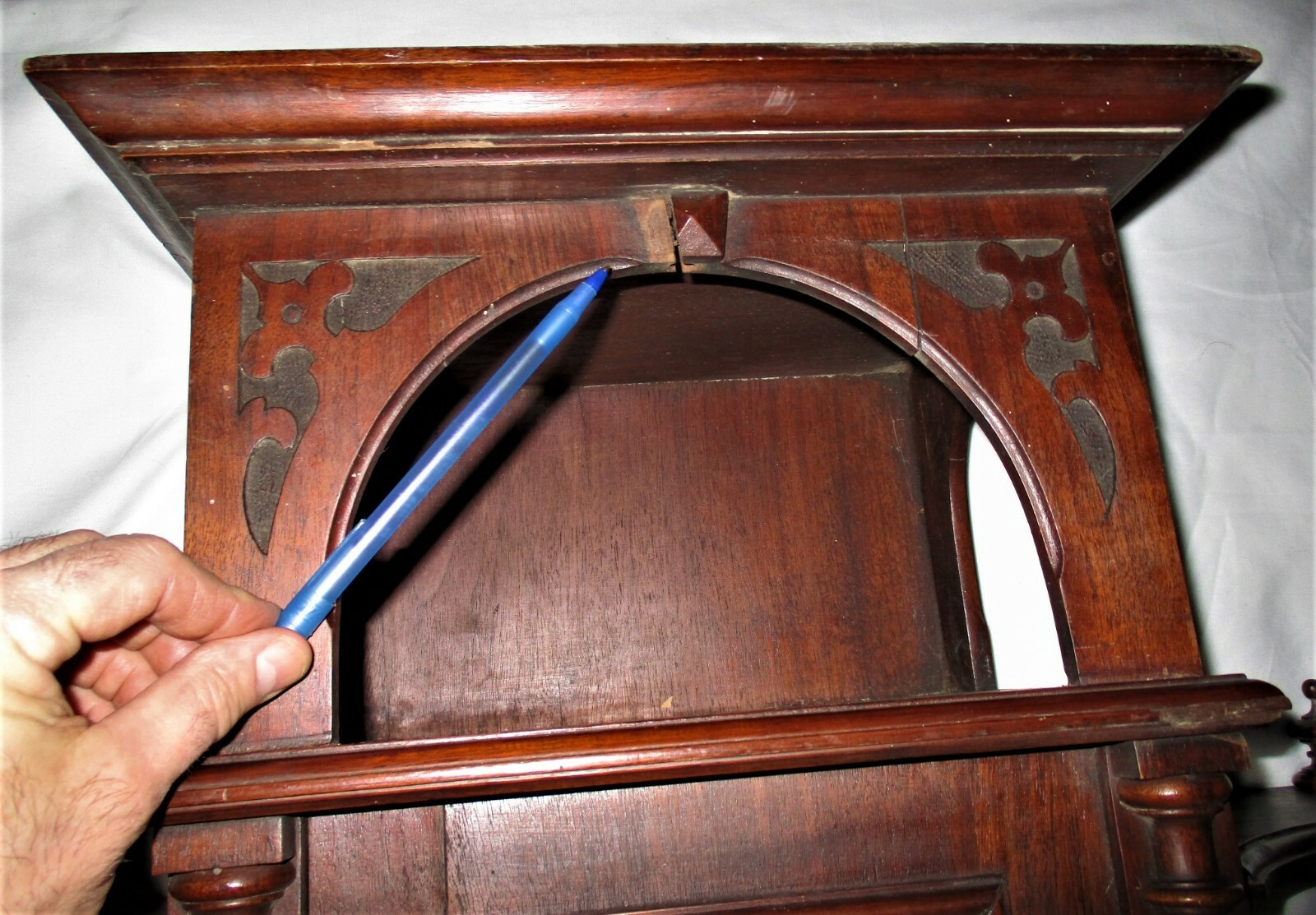 ANTIQUE USA VICTORIAN WOOD FURNITURE CABINET CAST IRON KEY LOCK HOME WALL SHELF