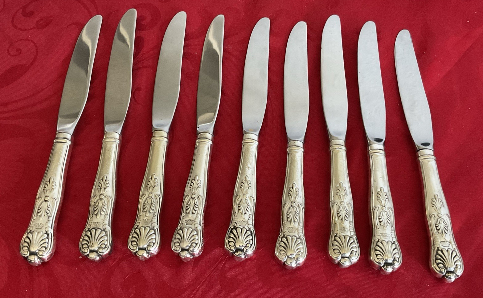 Reed & Barton silverplate Kings 1985 lot of 9 dinner knives 8 1/2″ polished