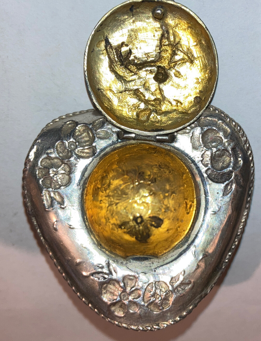 Antique Victorian 850 Silver Miniature Hat Sombrero Pill Box Angel Cherub Putti