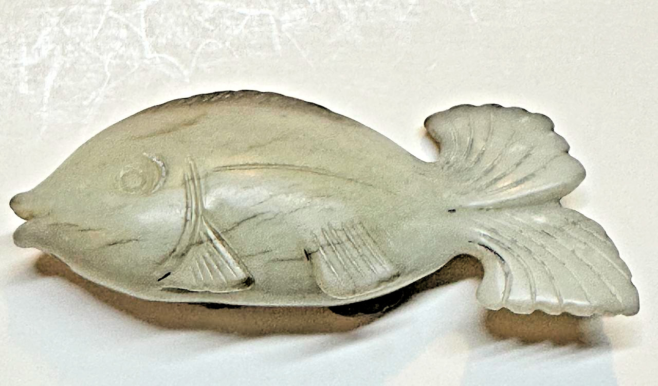 Chinese Carved Nephrite Jade Fish Celadon Green Translucent SG= 2.97 45.65g