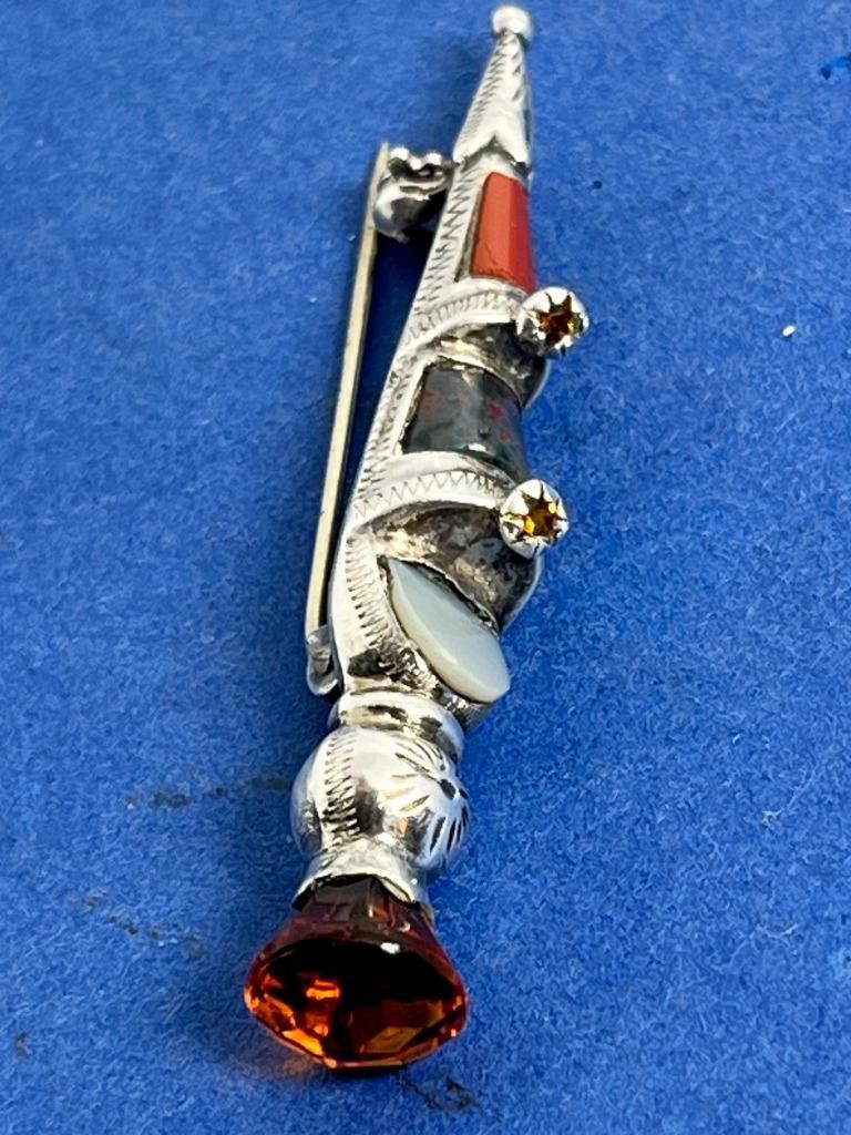BEAUTIFUL VINTAGE SCOTTISH SOLID SILVER AGATE CARINGORM DIRK BROOCH