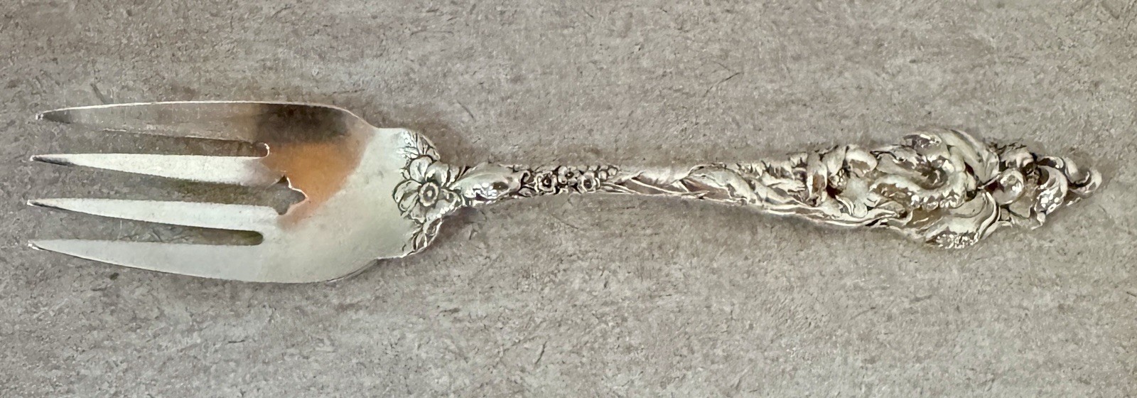 ORIGINAL OLD REED & BARTON LES SIX FLEURS STERLING 6 1/8″ SALAD FORK