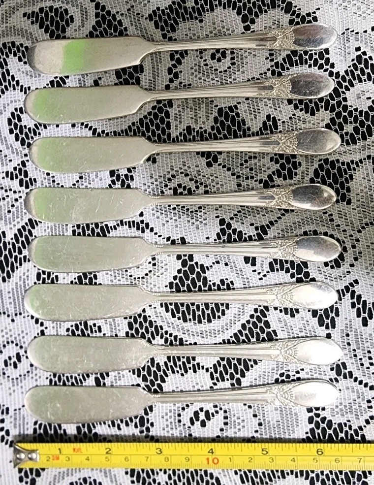 ✅️ LOT OF 4 c1940 BELOVED😍 PATTERN SILVERPLATED BUTTER SPREADERS 🧈