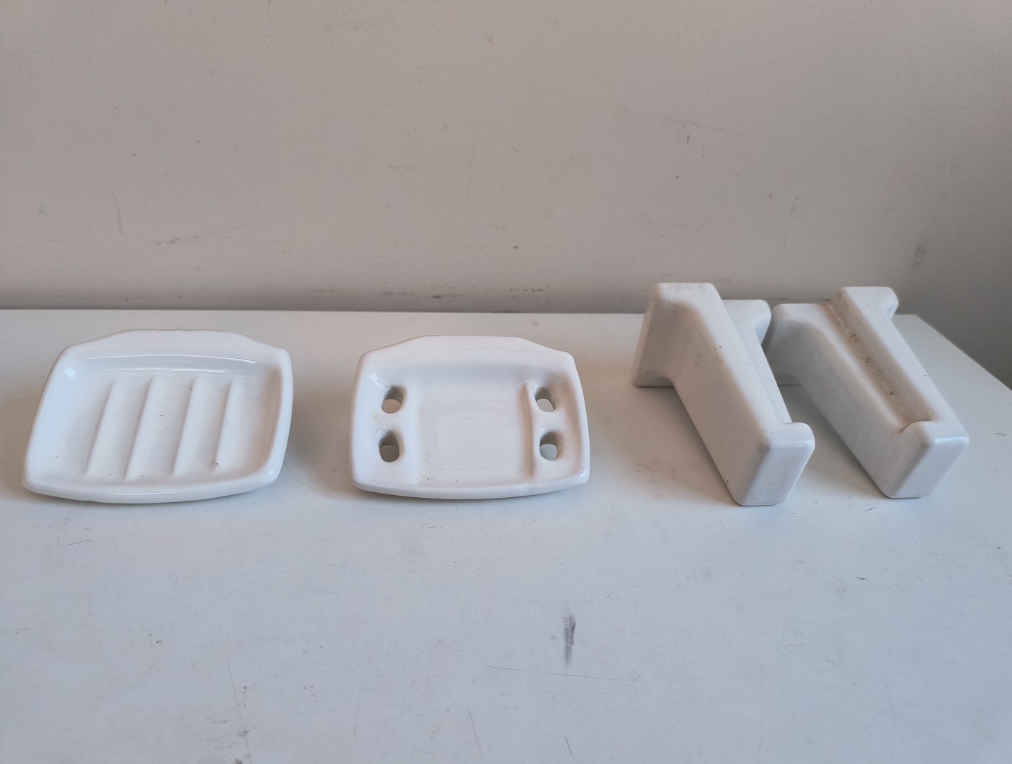 Vintage White Porcelain BATHROOM FIXTURE Lot Tooth Brush Soap Holder Towel Bar