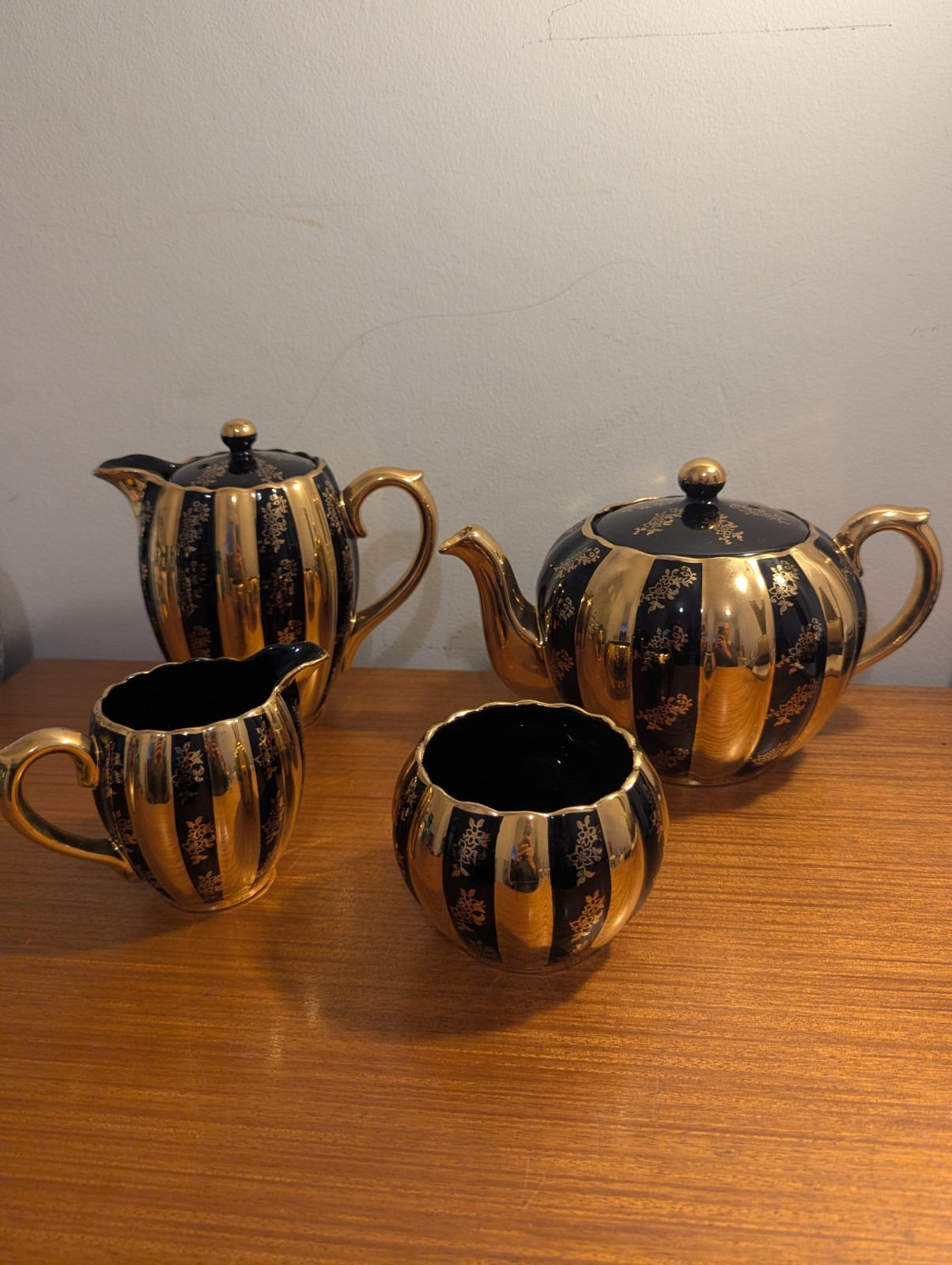 Gibson Gold & Black Stunning Tea Set Tea Coffee Milk And Sugar Pot