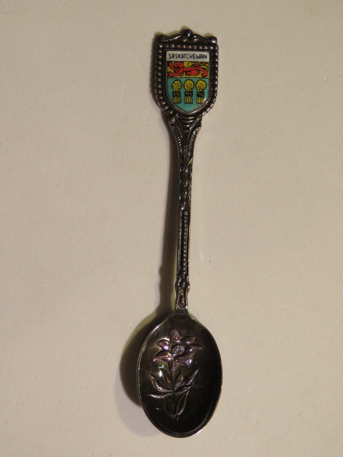 Silver Plated Souvenir Spoon 4.5″ SASKATCHEWAN, CANADA Coat of Arms Lion & Wheat